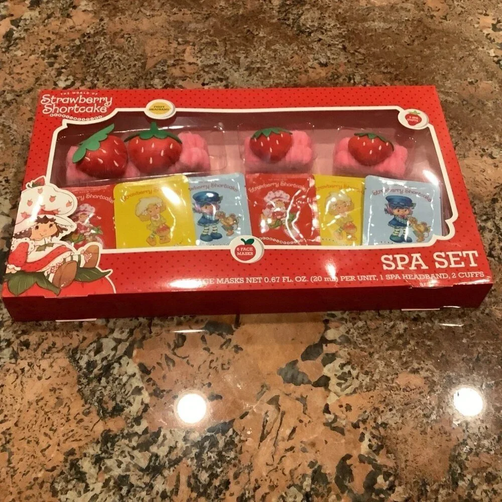 Strawberry Shortcake 9 Piece Self-Care Set, 6 Face Mask, 2 Spa Cuffs, & Headband